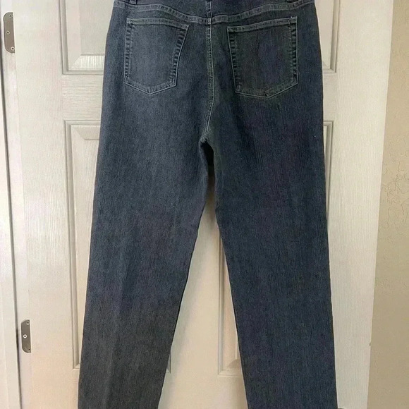 SZ 10 Liz Claiborne Straight Leg Fit ~Like New~ - Picture 2 of 3